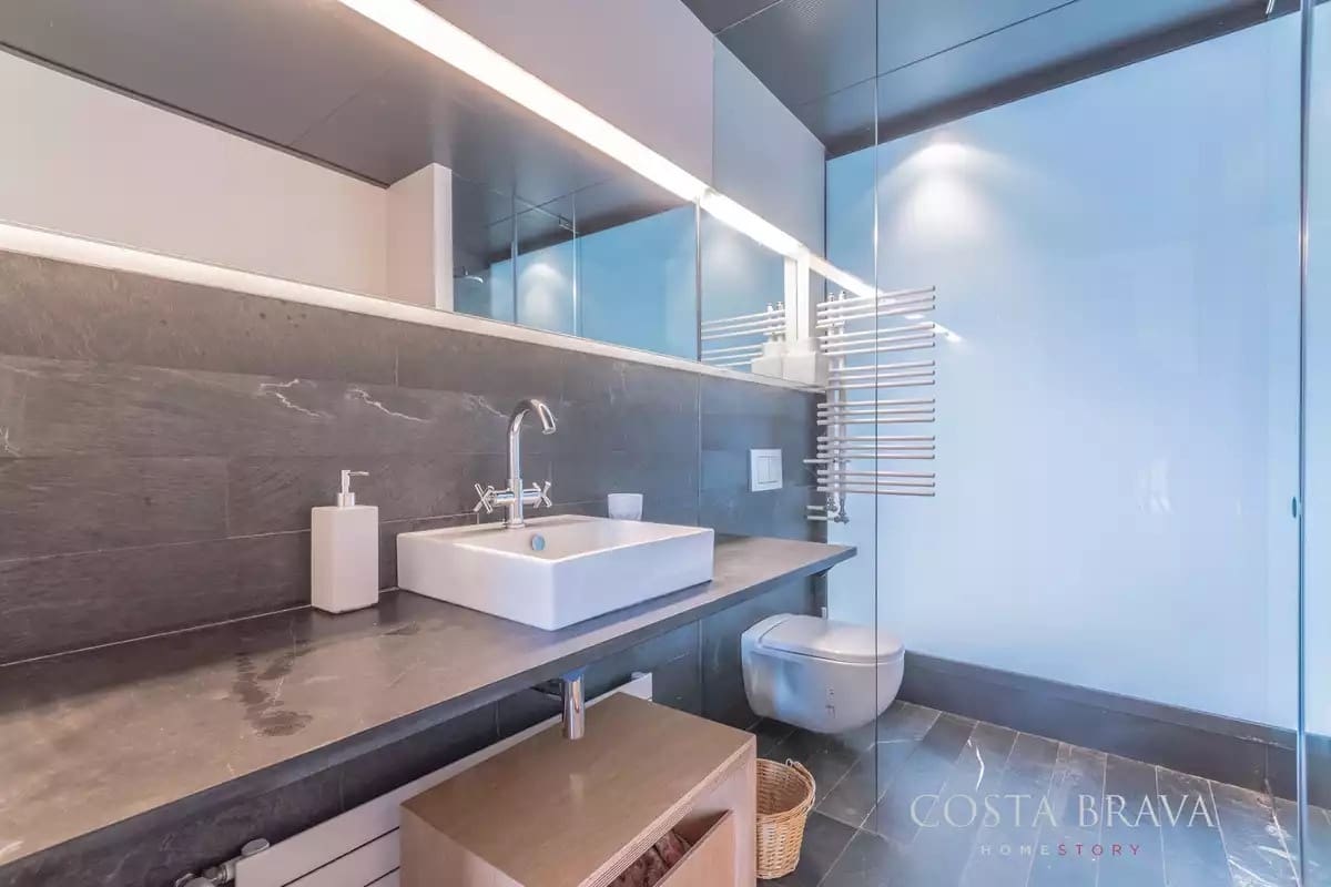 8 soveværelse Finca/Landehus til salg i Forallac med swimmingpool garage - € 4.900.000 (Ref: 9413965)