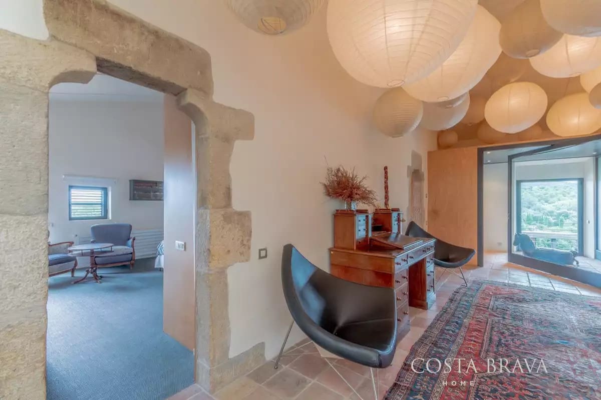 8 soveværelse Finca/Landehus til salg i Forallac med swimmingpool garage - € 4.900.000 (Ref: 9413965)