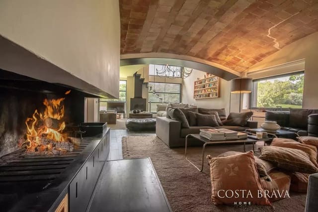 8 soveværelse Finca/Landehus til salg i Forallac med swimmingpool garage - € 4.900.000 (Ref: 9413965)