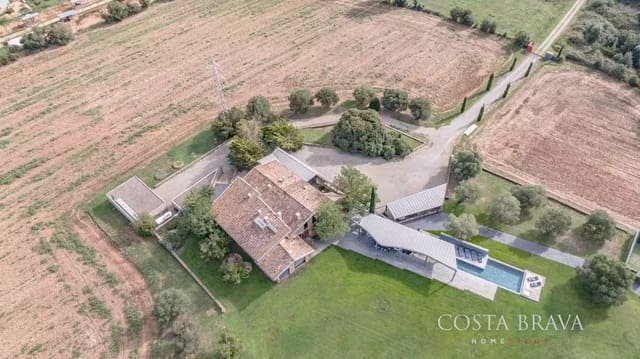 8 soveværelse Finca/Landehus til salg i Forallac med swimmingpool garage - € 4.900.000 (Ref: 9413965)