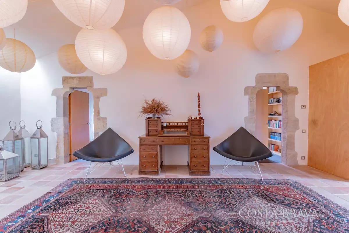 8 soveværelse Finca/Landehus til salg i Forallac med swimmingpool garage - € 4.900.000 (Ref: 9413965)