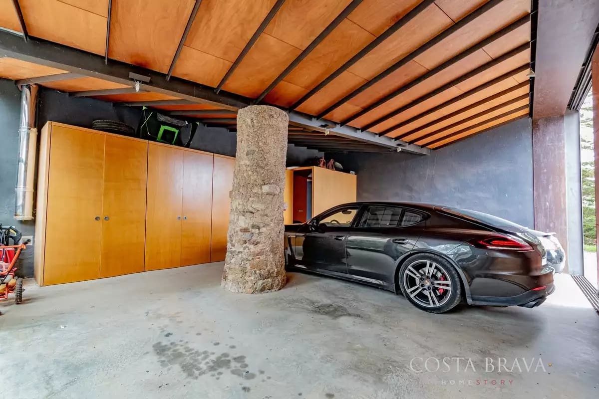 8 soveværelse Finca/Landehus til salg i Forallac med swimmingpool garage - € 4.900.000 (Ref: 9413965)