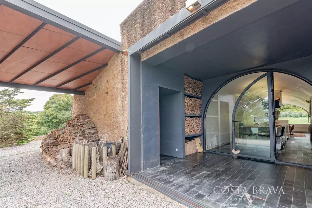 8 soveværelse Finca/Landehus til salg i Forallac med swimmingpool garage - € 4.900.000 (Ref: 9413965)