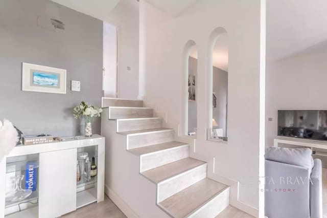 Chalet de 4 habitaciones en Sant Feliu de Guíxols en venta con garaje - 680.000 € (Ref: 9607990)