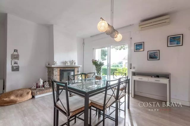 Chalet de 4 habitaciones en Sant Feliu de Guíxols en venta con garaje - 680.000 € (Ref: 9607990)