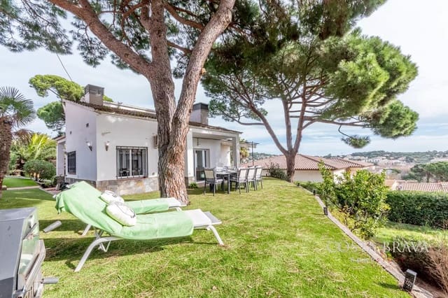 Chalet de 4 habitaciones en Sant Feliu de Guíxols en venta con garaje - 680.000 € (Ref: 9607990)