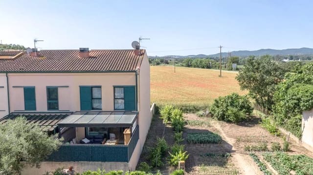 4 slaapkamer Halfvrijstaande villa te koop in Pals met garage - € 495.000 (Ref: 9859922)