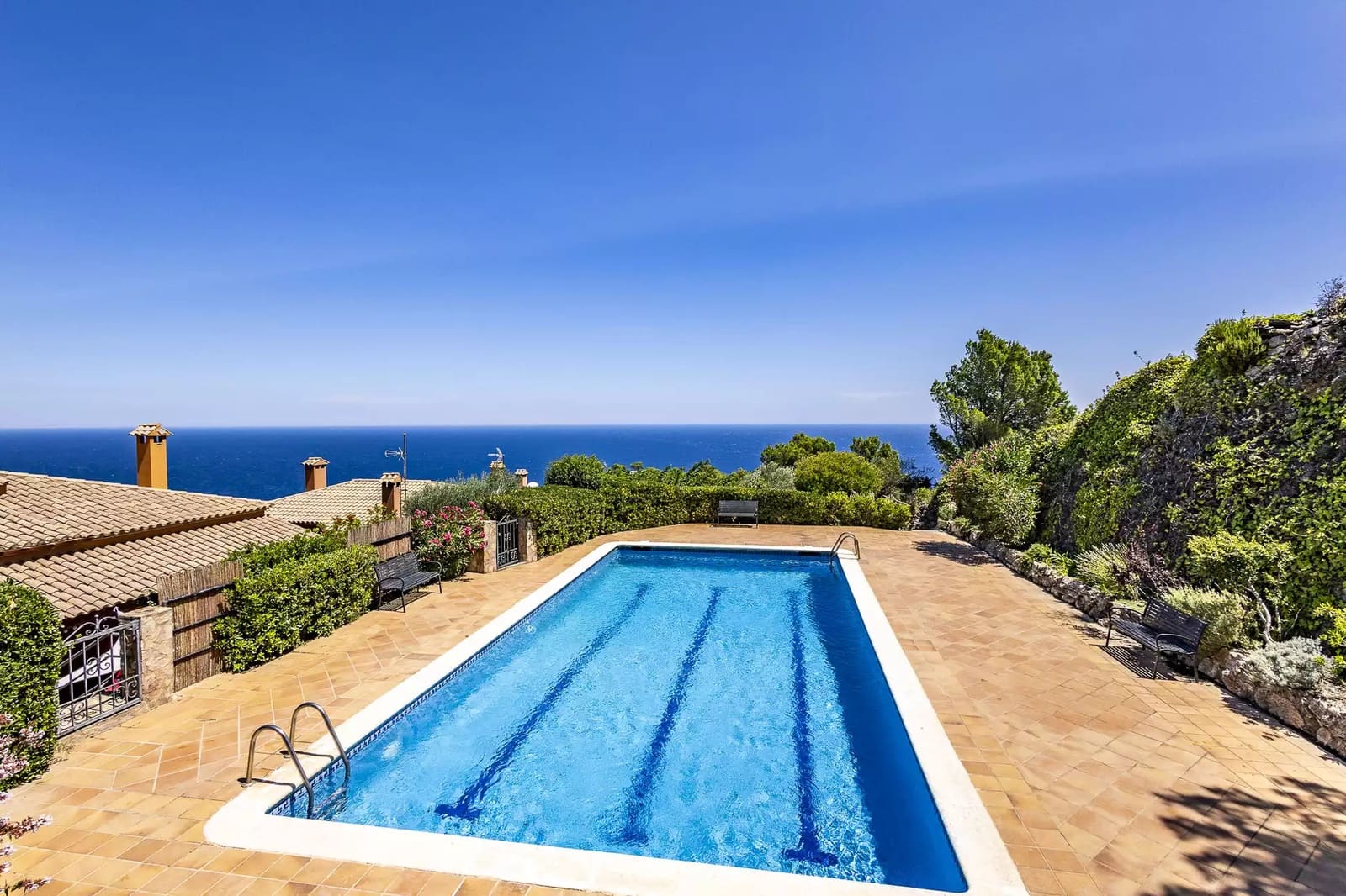 4 soveværelse Semi-Rækkehus til salg i Begur med swimmingpool garage - € 985.000 (Ref: 9859923)