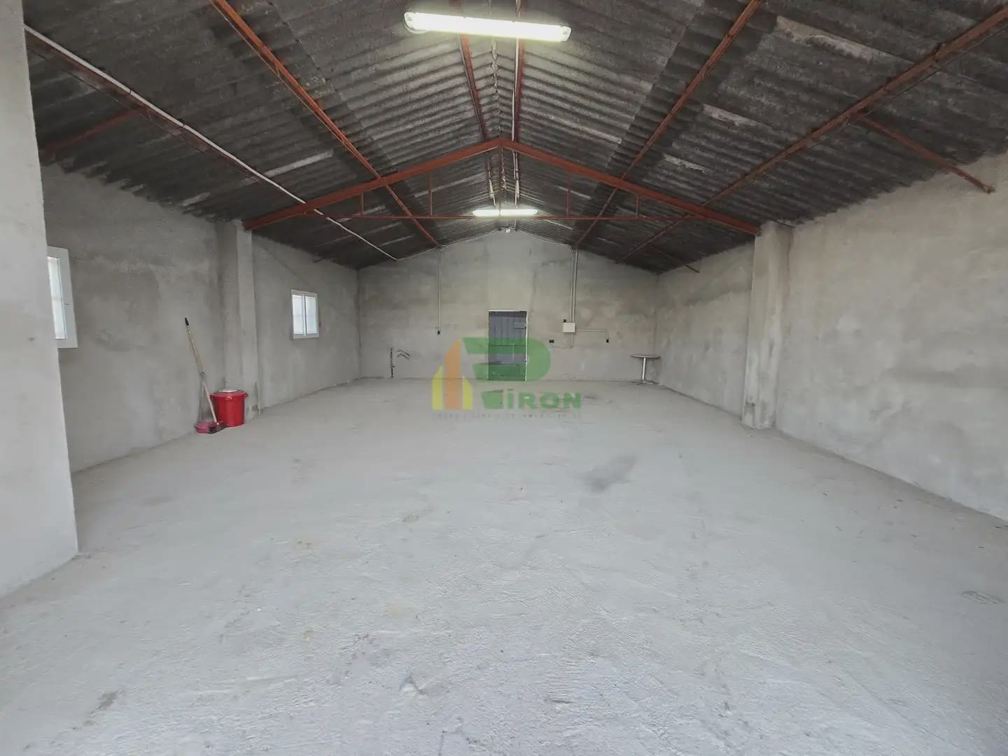 Commercial for rent in La Hoya - € 400 (Ref: 10012414)