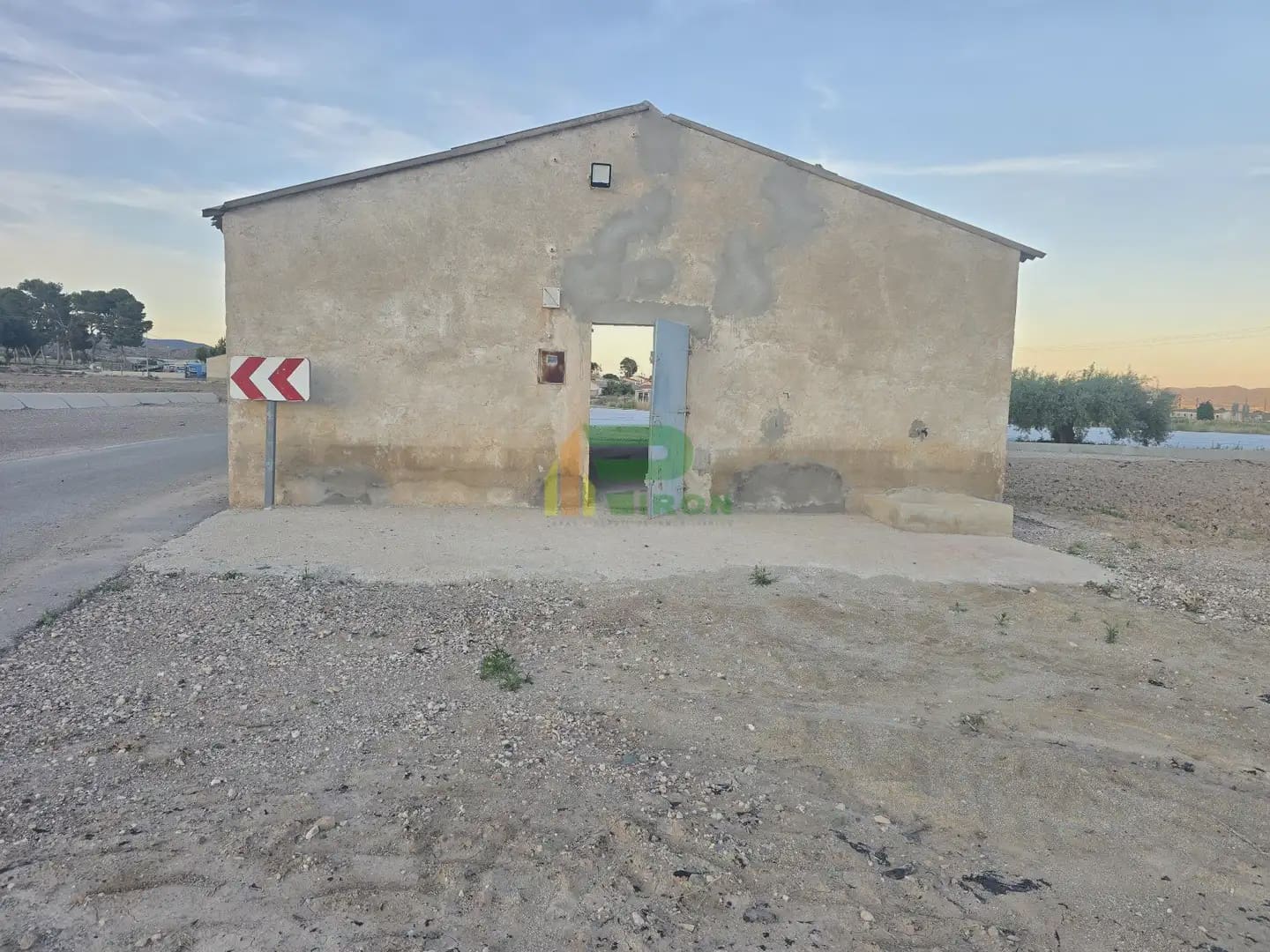 Commercial for rent in La Hoya - € 400 (Ref: 10012414)
