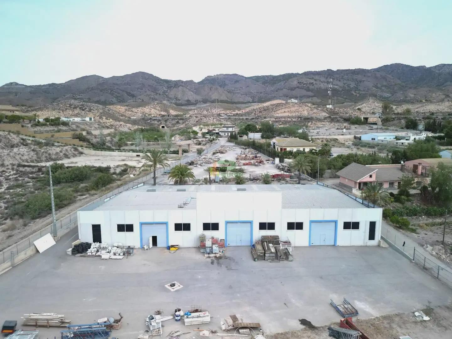 Commercial for sale in La Hoya - € 234,899 (Ref: 10012417)