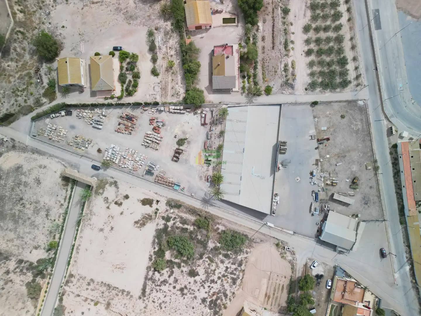 Commercial for sale in La Hoya - € 234,899 (Ref: 10012417)