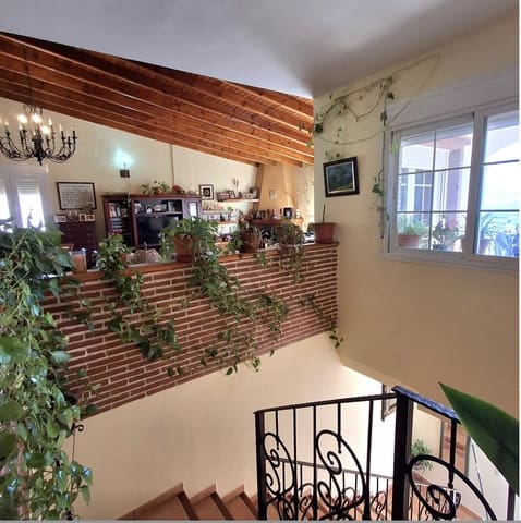 4 slaapkamer Halfvrijstaande villa te koop in Laujar de Andarax met garage - € 298.000 (Ref: 9265691)