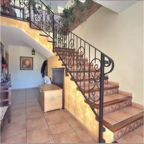 4 slaapkamer Halfvrijstaande villa te koop in Laujar de Andarax met garage - € 298.000 (Ref: 9265691)
