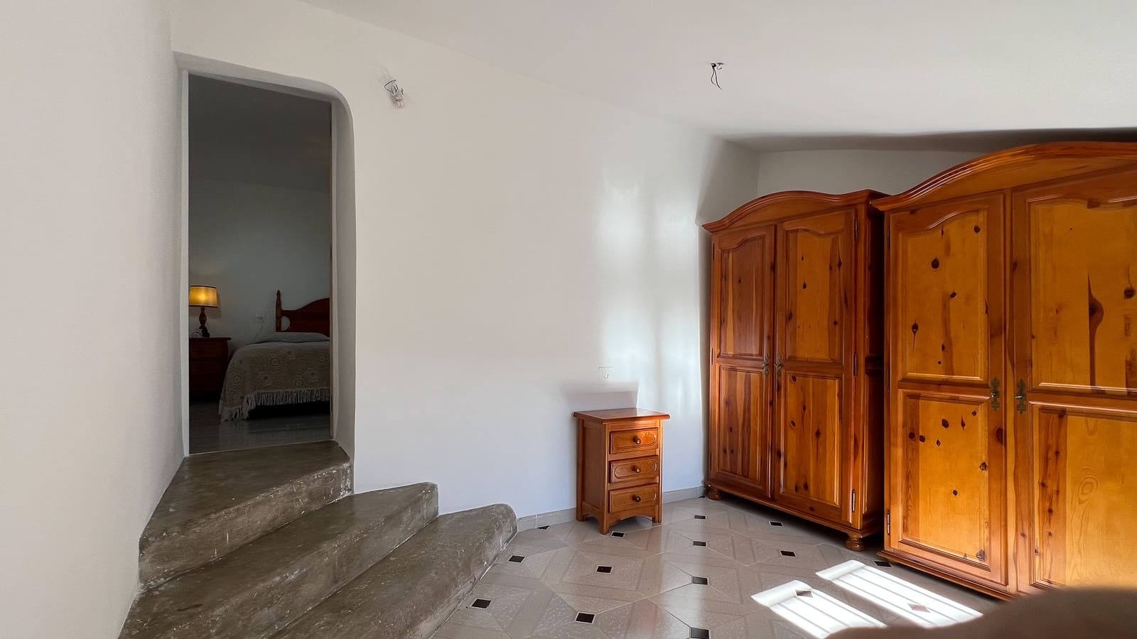 5 bedroom Townhouse for sale in Senes with garage - € 86,000 (Ref: 9433406)