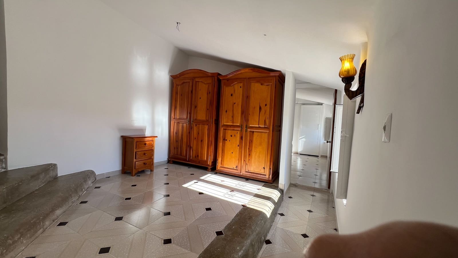 5 bedroom Townhouse for sale in Senes with garage - € 86,000 (Ref: 9433406)