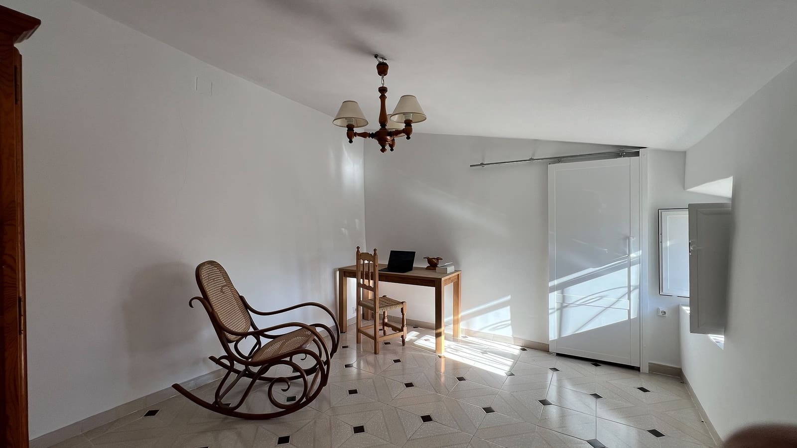 5 bedroom Townhouse for sale in Senes with garage - € 86,000 (Ref: 9433406)