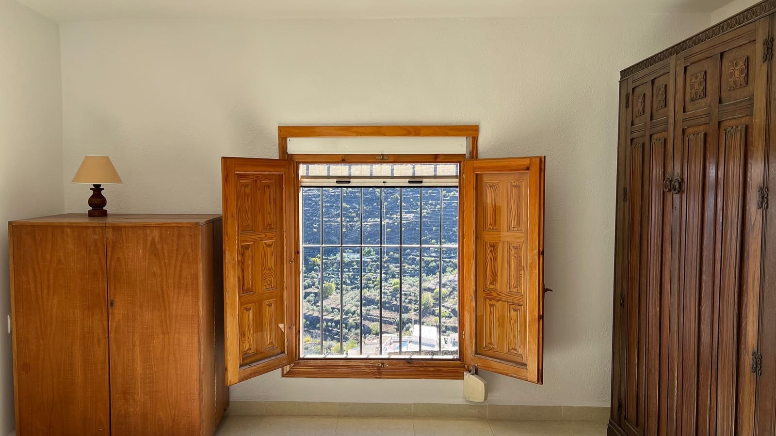 5 bedroom Townhouse for sale in Senes with garage - € 86,000 (Ref: 9433406)