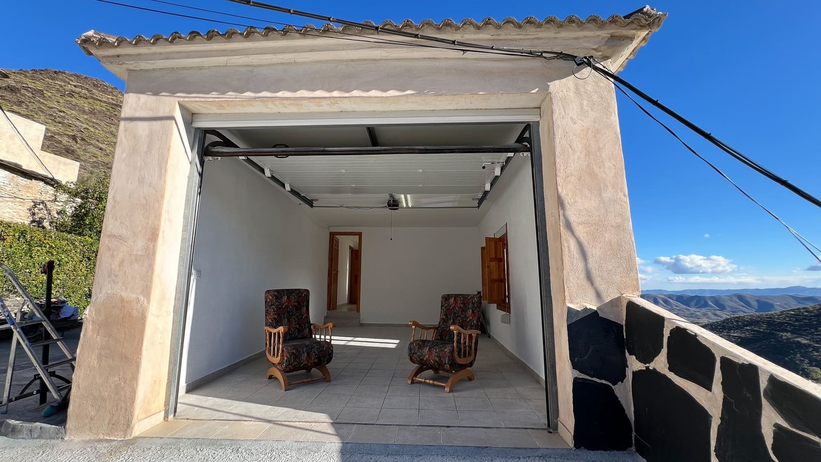 5 bedroom Townhouse for sale in Senes with garage - € 86,000 (Ref: 9433406)