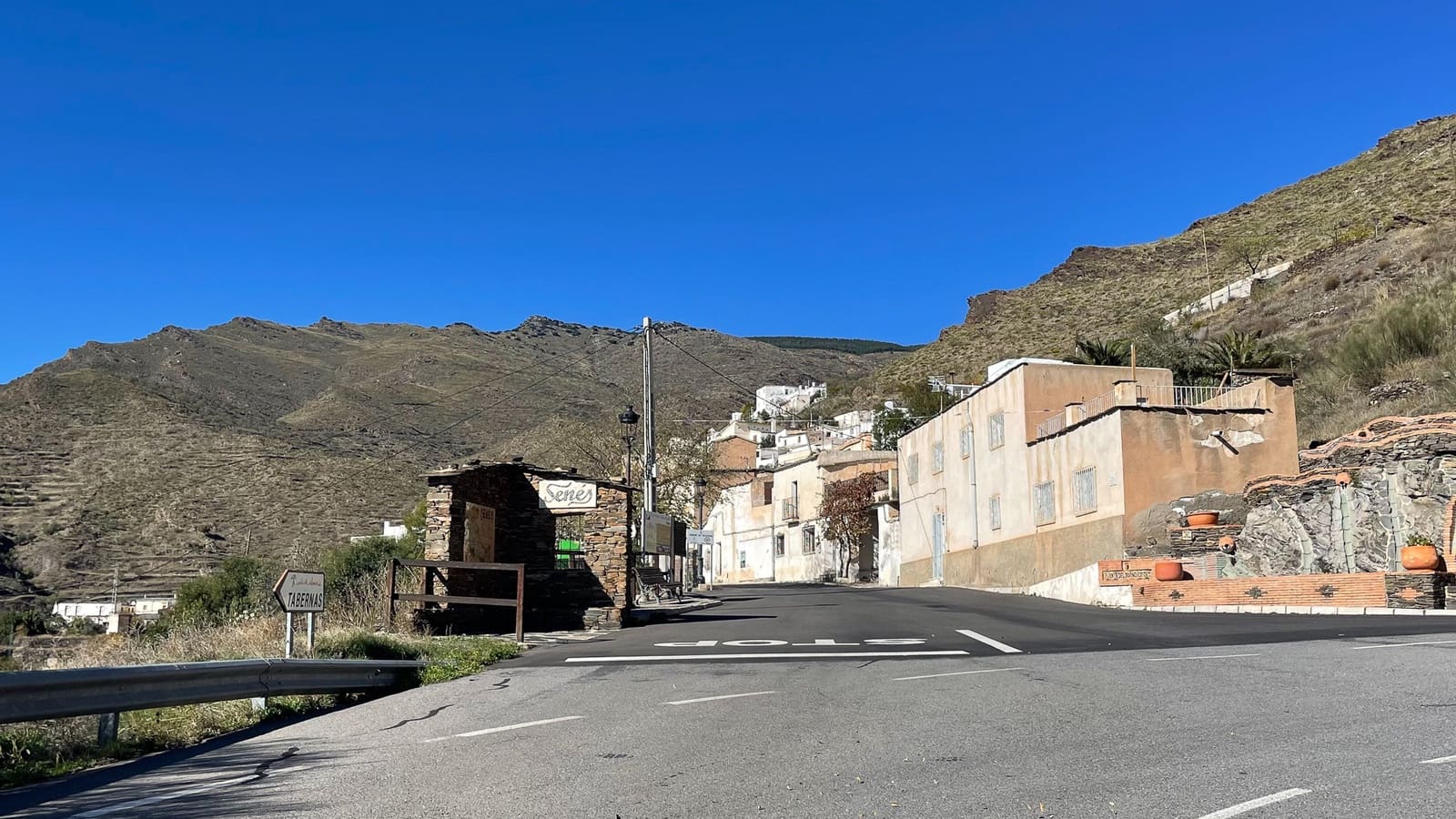 5 bedroom Townhouse for sale in Senes with garage - € 86,000 (Ref: 9433406)