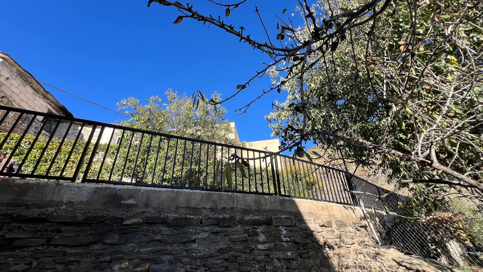 5 bedroom Townhouse for sale in Senes with garage - € 86,000 (Ref: 9433406)