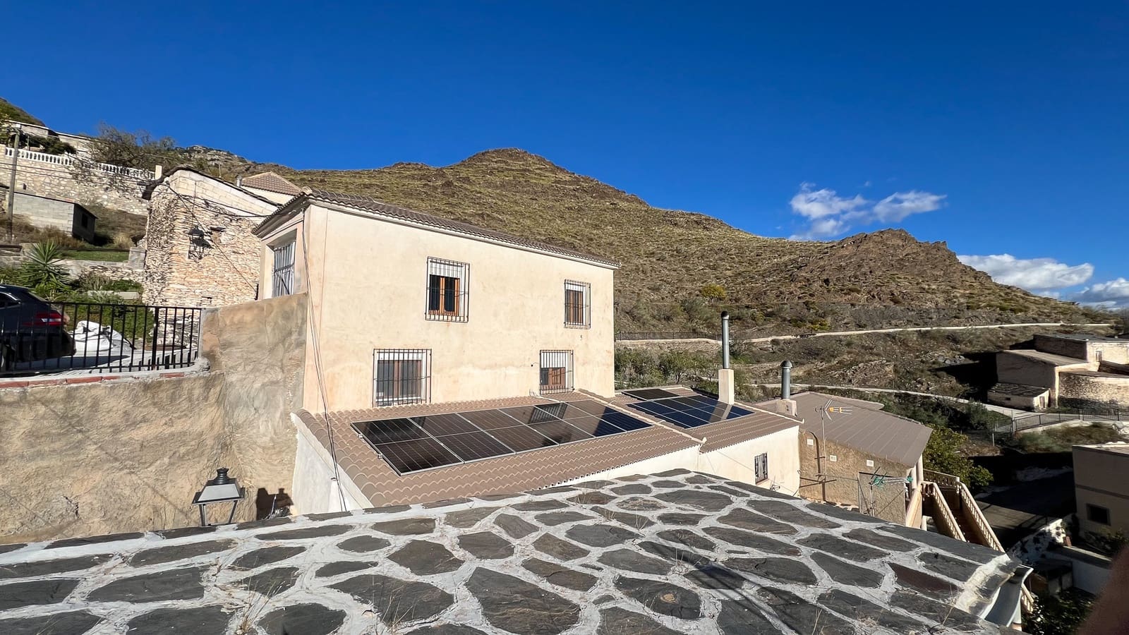 5 bedroom Townhouse for sale in Senes with garage - € 86,000 (Ref: 9433406)