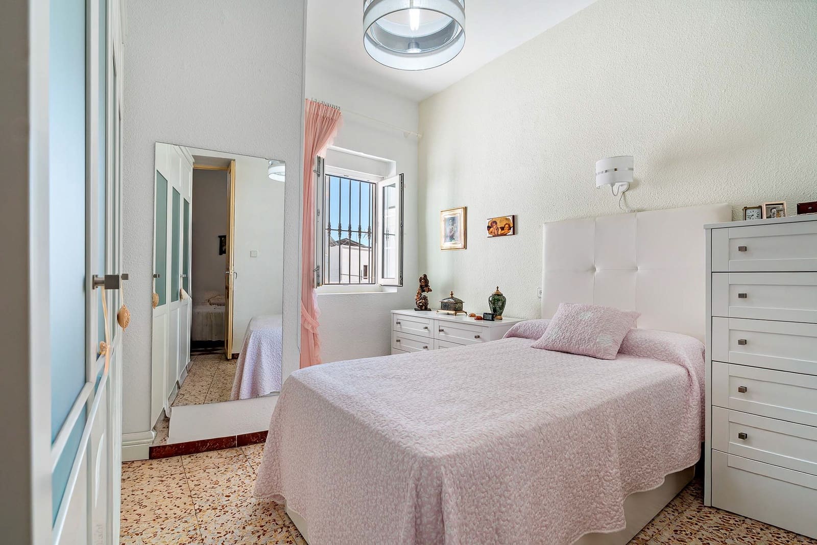 Casa de 4 habitaciones en Alhama de Almería en venta con garaje - 290.000 € (Ref: 9861165)