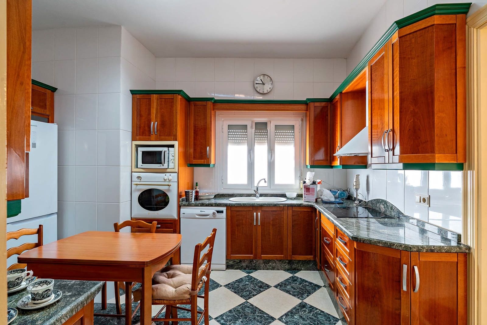 Casa de 4 habitaciones en Alhama de Almería en venta con garaje - 290.000 € (Ref: 9861165)