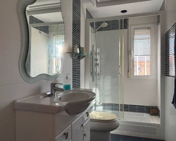 3 camera da letto Villetta a Schiera da affittare in Playa de los Náufragos, Torrevieja - 900 € (Rif: 10031041)