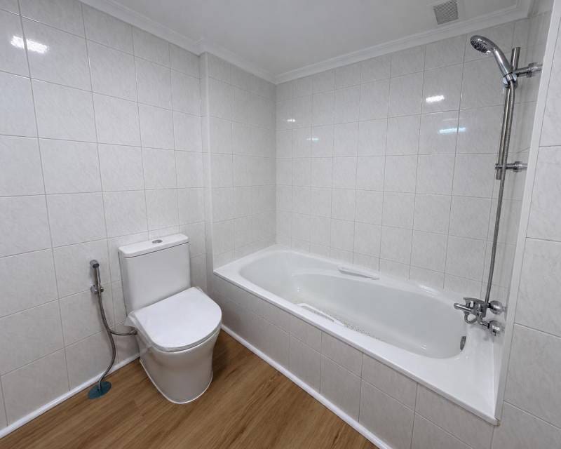 1 soveværelse Lejlighed til leje i Torrevieja med swimmingpool - € 650 (Ref: 10088518)