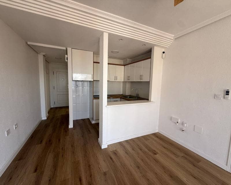 1 soveværelse Lejlighed til leje i Torrevieja med swimmingpool - € 650 (Ref: 10088518)