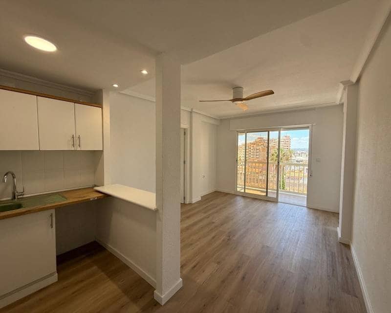 1 soveværelse Lejlighed til leje i Torrevieja med swimmingpool - € 650 (Ref: 10088518)