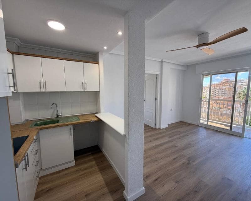 1 soveværelse Lejlighed til leje i Torrevieja med swimmingpool - € 650 (Ref: 10088518)
