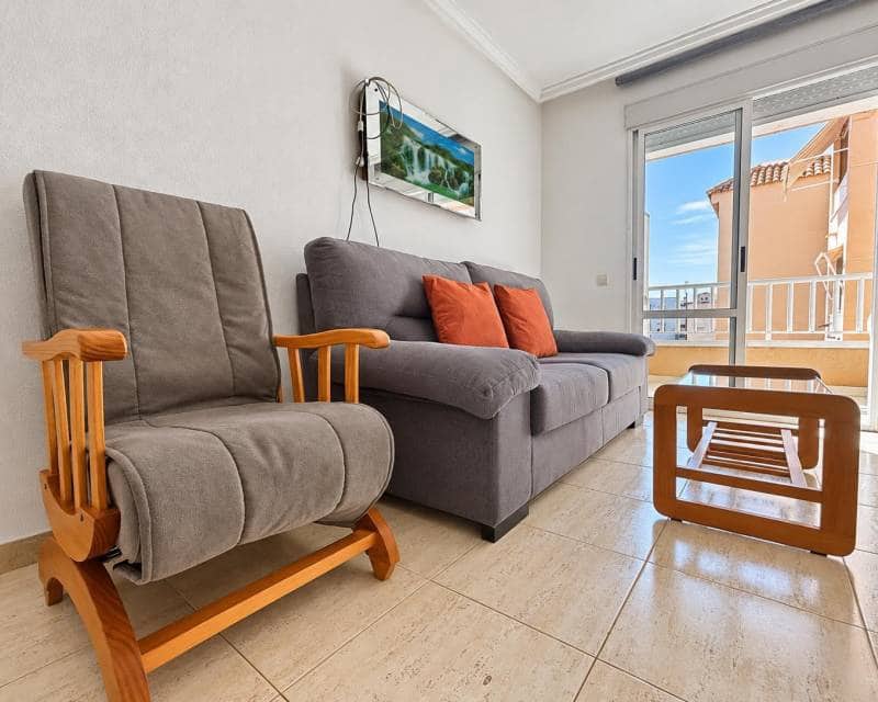 2 soverom Penthouse til leie i Torrevieja med svømmebasseng - € 850 (Ref: 10101392)