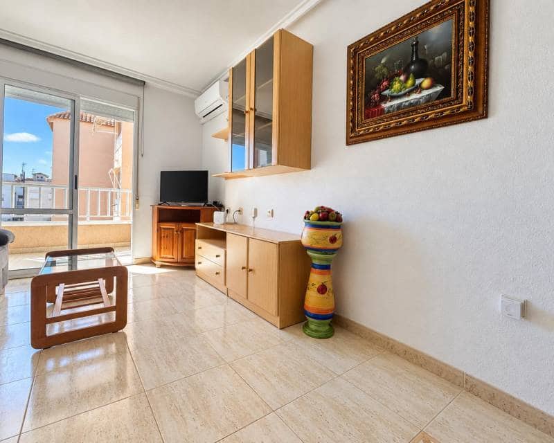 2 soverom Penthouse til leie i Torrevieja med svømmebasseng - € 850 (Ref: 10101392)
