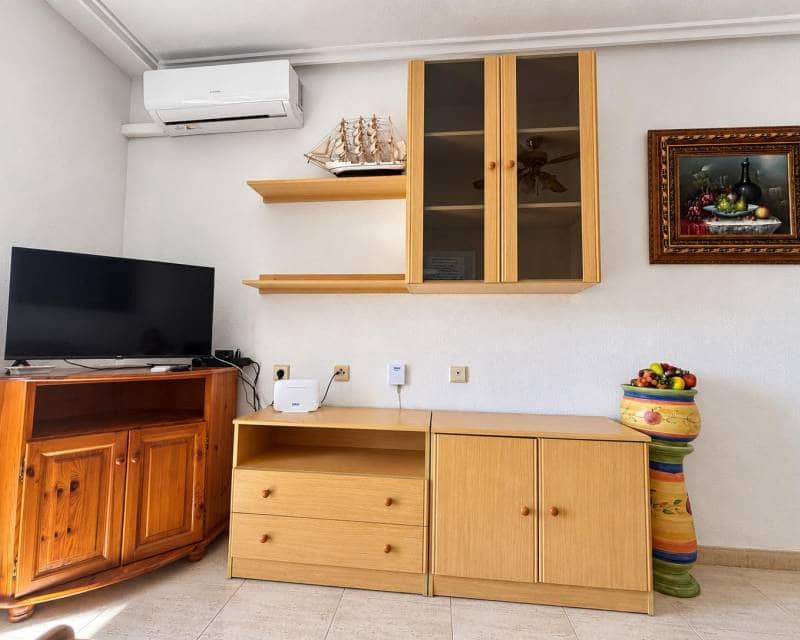 2 soverom Penthouse til leie i Torrevieja med svømmebasseng - € 850 (Ref: 10101392)