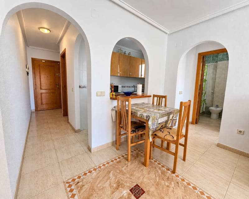 2 soverom Penthouse til leie i Torrevieja med svømmebasseng - € 850 (Ref: 10101392)