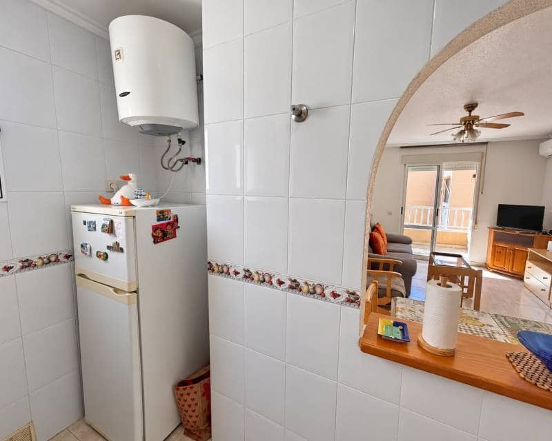 2 soverom Penthouse til leie i Torrevieja med svømmebasseng - € 850 (Ref: 10101392)