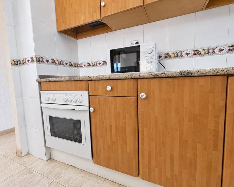 2 soverom Penthouse til leie i Torrevieja med svømmebasseng - € 850 (Ref: 10101392)