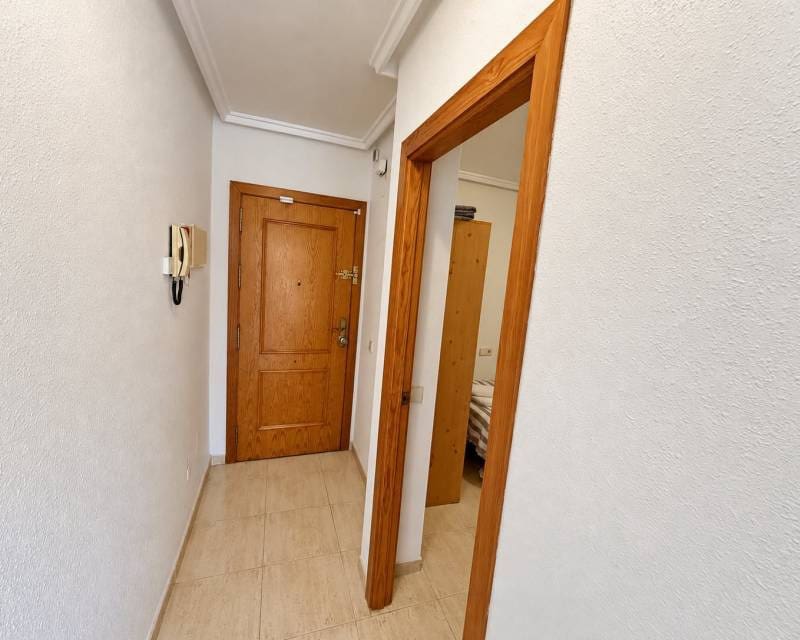 2 soverom Penthouse til leie i Torrevieja med svømmebasseng - € 850 (Ref: 10101392)