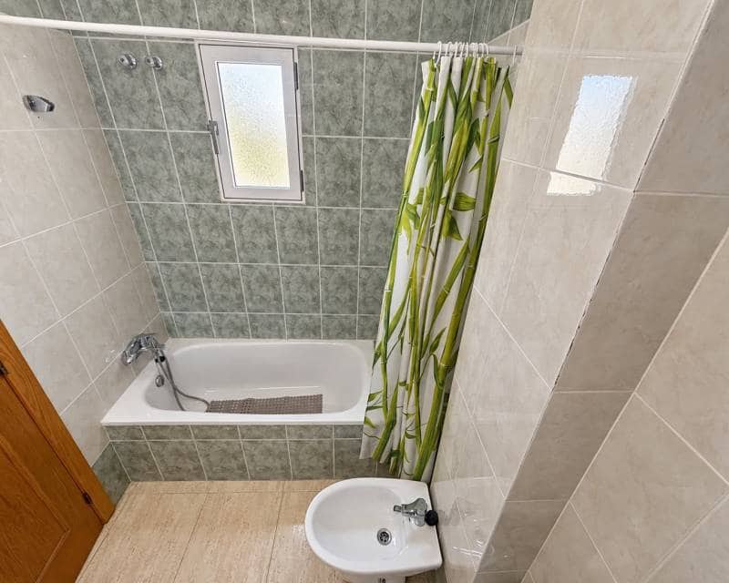 2 soverom Penthouse til leie i Torrevieja med svømmebasseng - € 850 (Ref: 10101392)