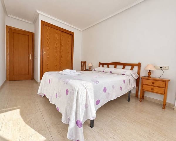Penthouse de 2 chambres à louer à Avenida Habaneras - Curva de Palangre, Torrevieja avec piscine - 850 € (Ref: 10101392)