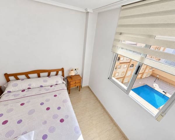 Penthouse de 2 chambres à louer à Avenida Habaneras - Curva de Palangre, Torrevieja avec piscine - 850 € (Ref: 10101392)