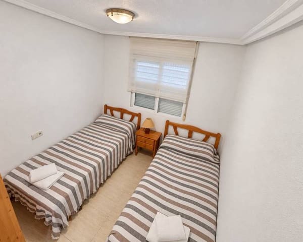 Penthouse de 2 chambres à louer à Avenida Habaneras - Curva de Palangre, Torrevieja avec piscine - 850 € (Ref: 10101392)