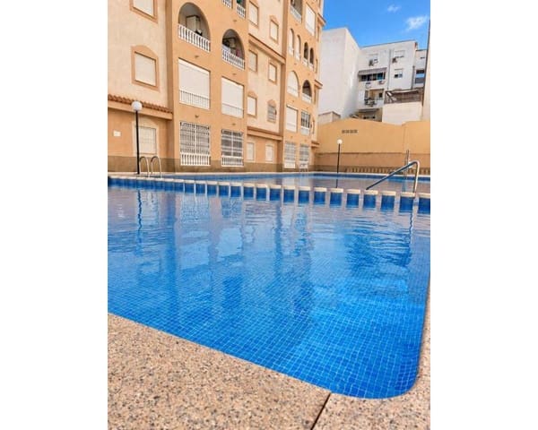 Penthouse de 2 chambres à louer à Avenida Habaneras - Curva de Palangre, Torrevieja avec piscine - 850 € (Ref: 10101392)