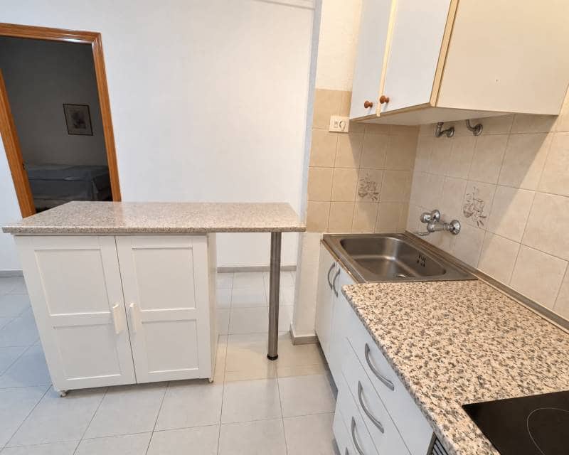 1 quarto Apartamento para arrendar em El Chaparral com garagem - 600 € (Ref: 10101580)