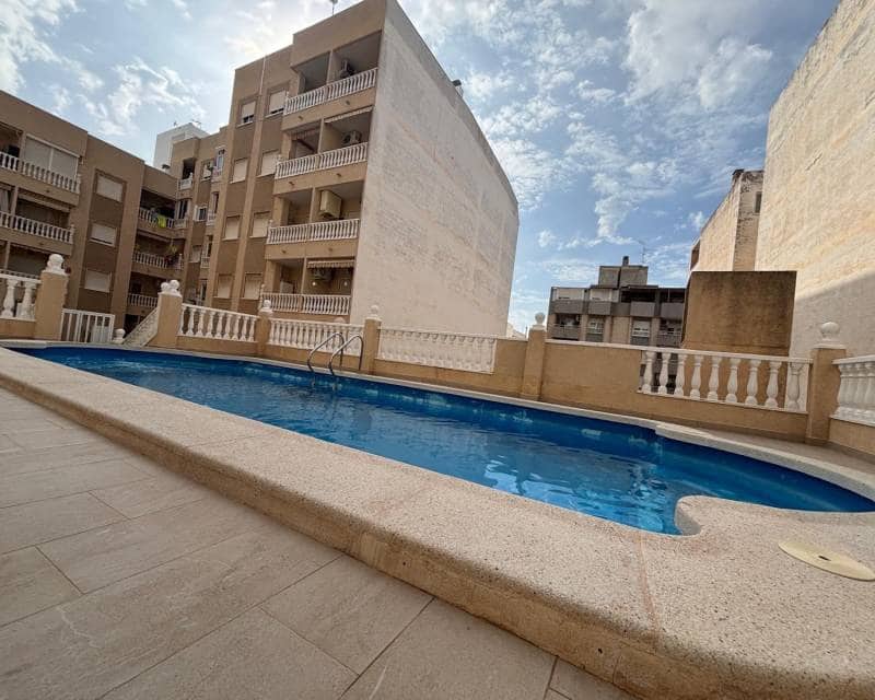 1 bedroom Apartment for rent in Torrevieja with pool - € 700 (Ref: 10120809)