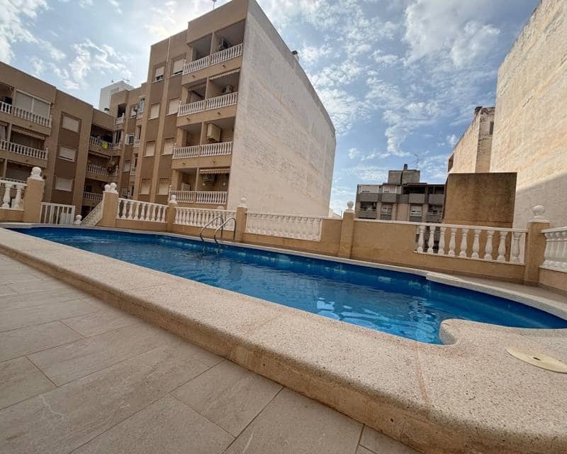 1 bedroom Apartment for rent in Torrevieja with pool - € 700 (Ref: 10120809)