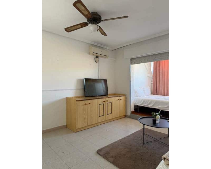1 quarto Apartamento para arrendar em Torrevieja com piscina - 550 € (Ref: 10135057)