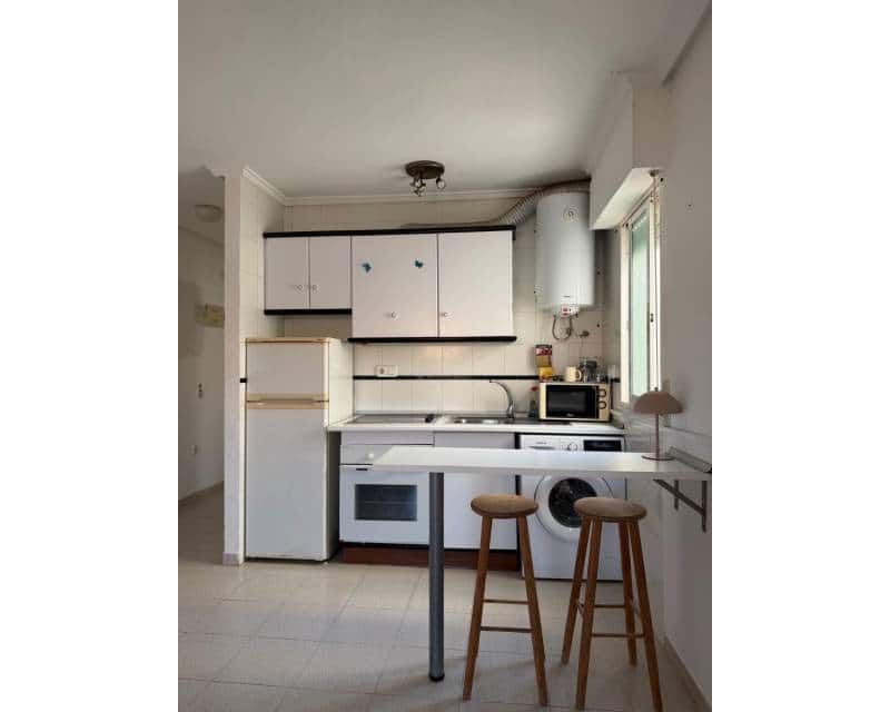 1 quarto Apartamento para arrendar em Torrevieja com piscina - 550 € (Ref: 10135057)
